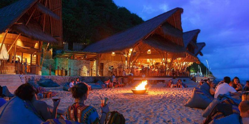 Sundays Beach Club